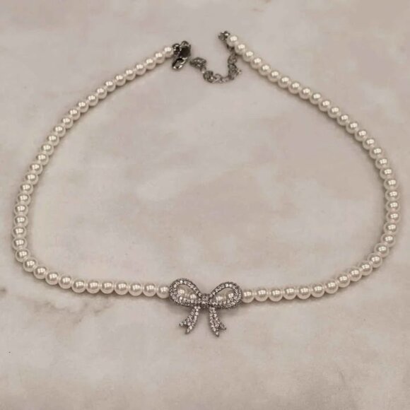 Faux Pearl Bow Choker Necklace - Picture 2 of 4
